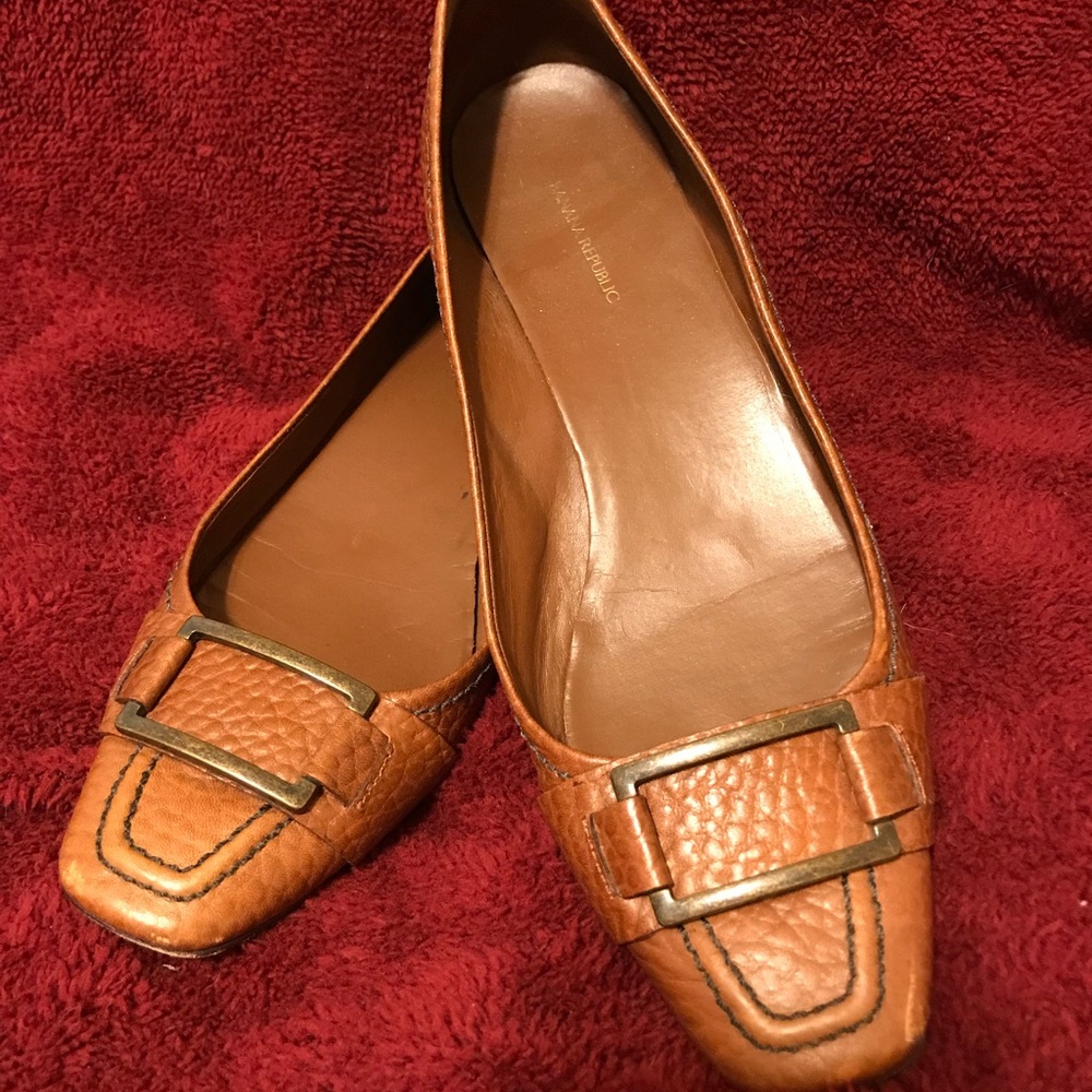 Professional Loafers w buckle accent